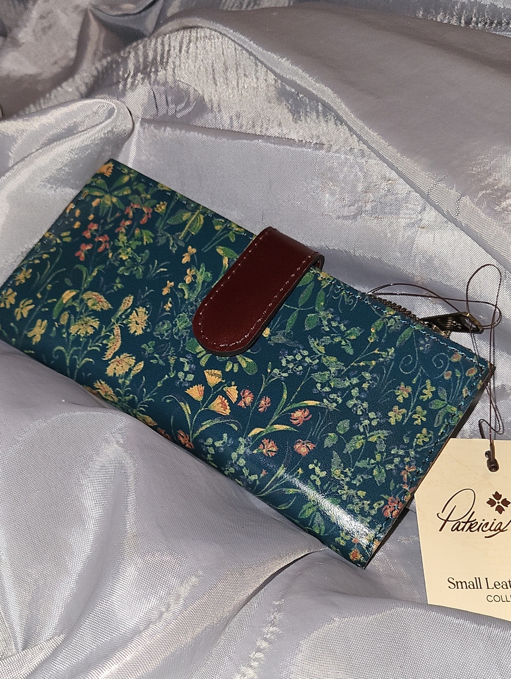Patricia Nash Nazari Bifold Leather Wallet - Teal Green with Brown Trim Tscnflds